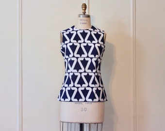 vintage 1970s White & Navy Blue MOD Graphic Tank Top - sleeveless blouse, shirt - size medium