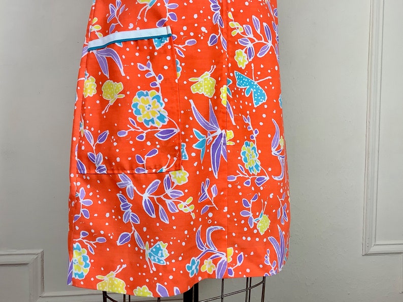 size small to medium zip up house dress vintage 1960s orange floral cotton DAY DRESS