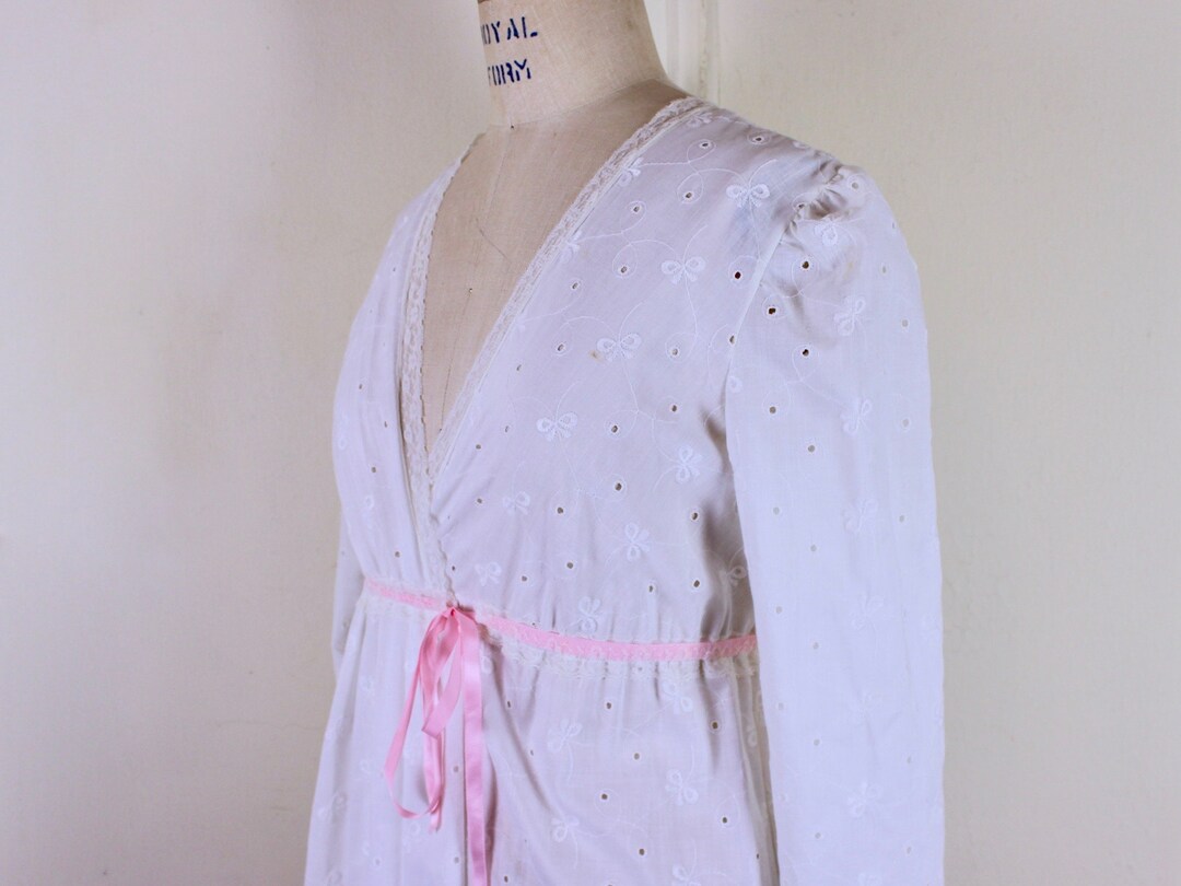 Vintage 1970s White Eyelet Robe With Pink Satin Ribbon - BARBIZON ...