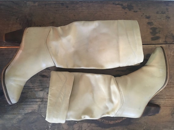 size 6, 1980s sandy camel leather Boots - vintage… - image 7