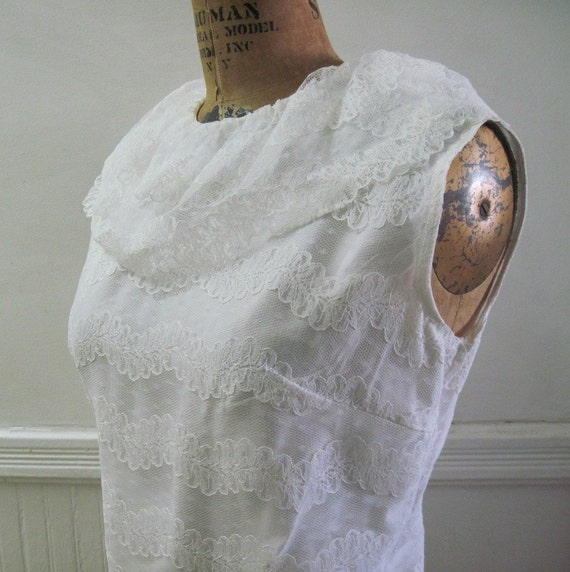 vintage 1960's White Sleeveless Blouse with Lace … - image 3