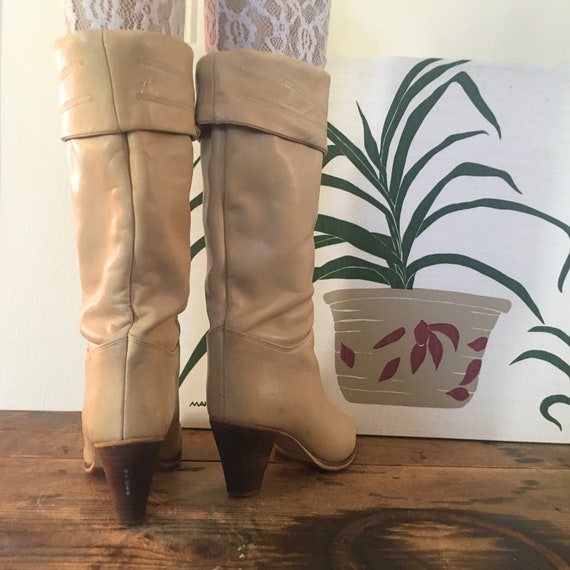 size 6, 1980s sandy camel leather Boots - vintage… - image 6