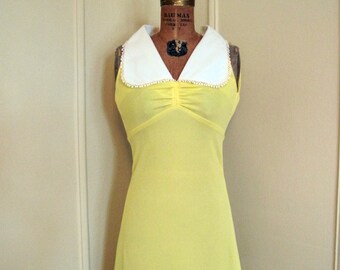 Vintage 1970s sunny yellow Maxi Dress with MOD MOD white lace collar - size extra small, xs