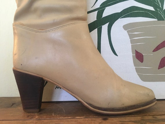 size 6, 1980s sandy camel leather Boots - vintage… - image 3