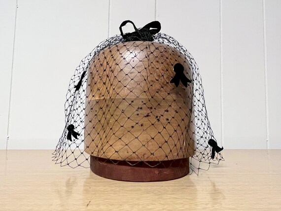 1960s Black Birdcage Veil Netting with velvet bow… - image 7
