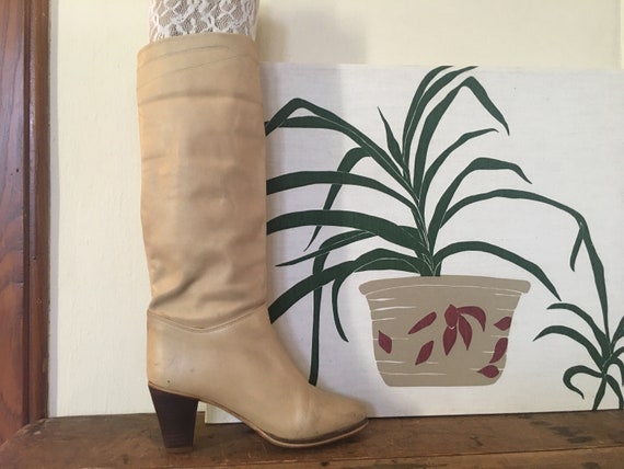 size 6, 1980s sandy camel leather Boots - vintage… - image 8