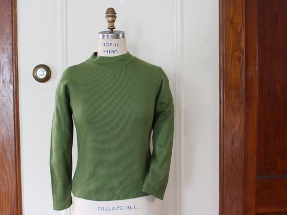 1970s pea green  sweater & poncho set - vintage r… - image 8