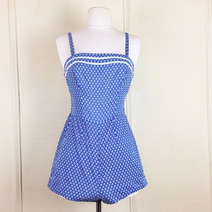 1960s Summer&#39;s DAISY PRINT Sun Romper - vintage ROXANNE blue + white Playsuit, jumper, one piece, short-shorts  - sz 8/30, B cup, small, xs