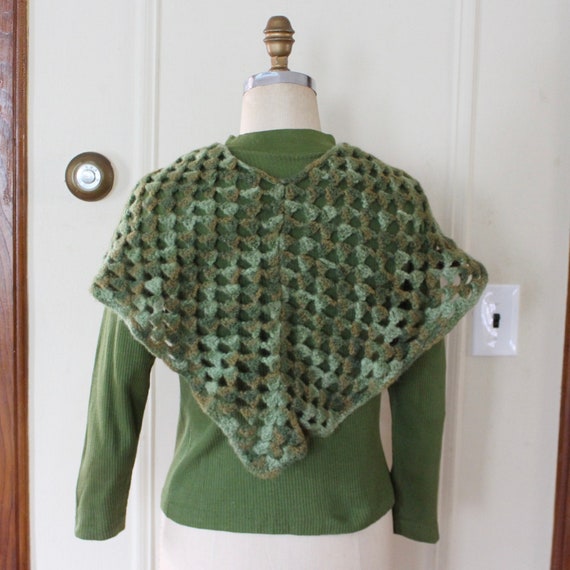 1970s pea green  sweater & poncho set - vintage r… - image 6