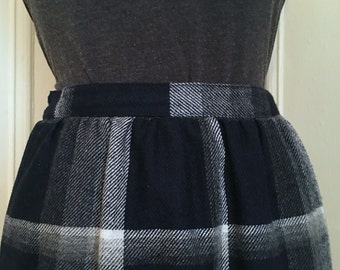 1980s plaid pencil skirt - dark navy + gray + white - vintage size 8, fits like a small