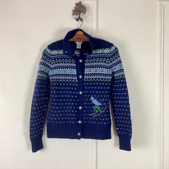 the winter skier, vintage LL BEAN Navy Blue Wool cardigan sweater - fair isle, lambswool, Maine-Chic jumper - size small View 3