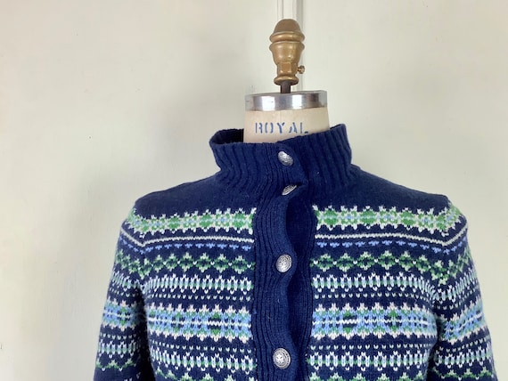 the winter skier, vintage LL BEAN Navy Blue Wool cardigan sweater - fair isle, lambswool, Maine-Chic jumper - size small View 4