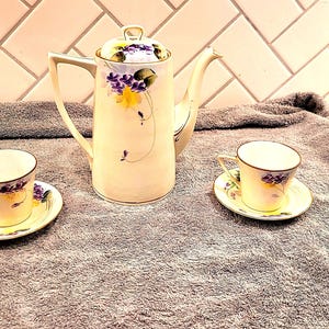 Nippon Te-Oh Teapot with 2 Cups and Saucers - Hand Painted Antique Porcelain (Bone China) - Japanese made in the time period 1891 - 1921