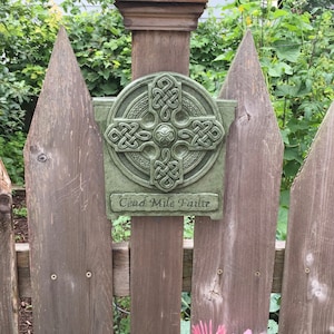 Cead Mile Failte (Gaelic) One Hundred Thousand Welcomes Garden Plaque in Moss (Green)