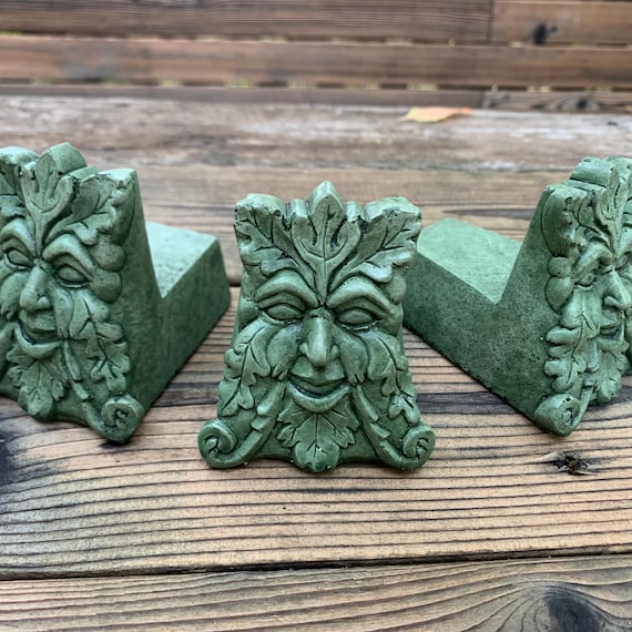 Concrete Green man Pot Feet (Moss)