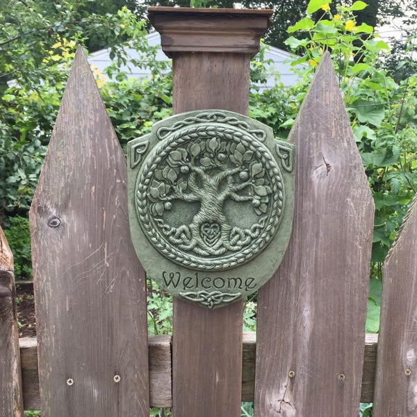 Tree of Life Welcome Plaque Garden Art in Concrete In Moss (Green)