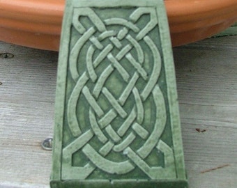 Celtic Knot Pot Feet in Moss (Green) set of three