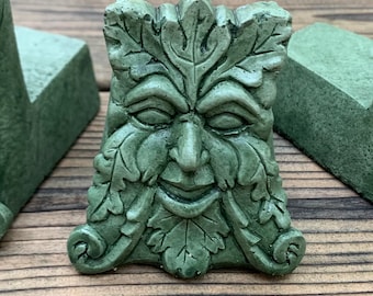 Concrete Green man Pot Feet (Moss)