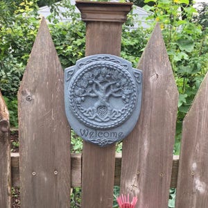 Tree of Life Welcome Plaque Garden Art in Concrete In Bluestone ( Blue/Gray)