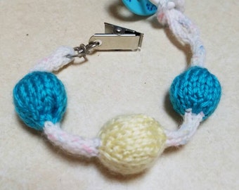 Hand knitted pacifier or teething toy holder