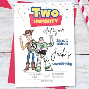Op de afbeelding: Een verjaardagsuitnodiging met Woody en Buzz Lightyear uit de Toy Story-filmfranchise. De uitnodiging is wit met rode, blauwe en gele accenten. De tekst luidt "Two Infinity and beyond! Join us to celebrate Jack's Second Birthday. Saturday May 7th 1-3pm. 123 Anywhere St Any City, State. RSVP: 123-456-7890"