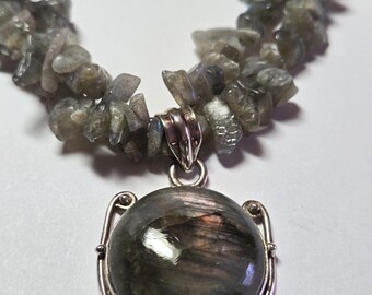 Labradorite chip and pendant necklace.