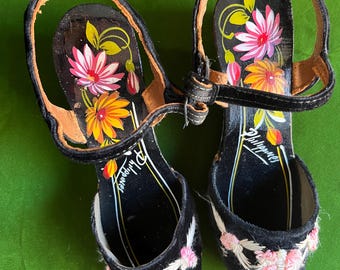 第二次世界大戦時代の手彫りと塗装が施された木製プラットフォーム フィリピン土産靴