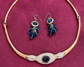 Vintage classic blue faceted crystal rhinestone encrusted collar necklace gold tone & dangle drop multi bead blue pierced earrings set