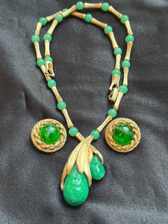 Vintage Heavy Peking Glass or Jade Matte Gold Necklace w/ Green Swirled Gripoix Glass Cabochon Clip on Earrings Set unique elegant