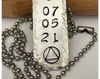 Collar de sobriedad, colgante con símbolo AA, joyería de recuperación, aniversario de sobriedad, regalo de sobriedad, regalos de recuperación, regalo de sobriedad, regalo para la adicción