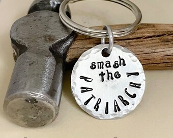 Smash the Patriarchy Schlüsselanhänger, Frauenrechte, Girl Power, feministische Schlüsselanhänger, starke Frauen, Widerstand, Feminismus, weibliche Ermächtigung, Geschenk für sie