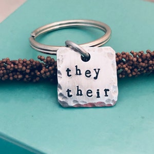 Pronomina, Lieblingspronomen, Sie Ihnen, Sie Ihr, Er, Ihm, Respekt Bevorzugungen, LGBTQ, Trans, Gender, Nonbinary, Schlüsselring Geschenk
