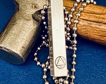 Colar de Sobriedade Personalizado, Recuperação, AA, Sóbrio, Presente de Sobriedade, Presente de Recuperação, Vício, Nome, Data, Anos Limpo e Sóbrio, Serenidade