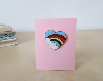 Pin de esmalte de corazón vintage arco iris y nube