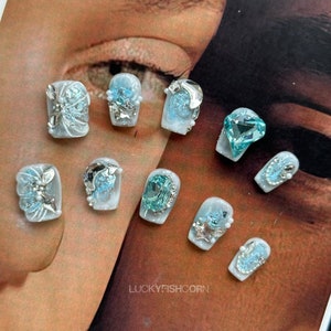 Bling Glam Blue Press on nails krótkie paznokcie/Brokatowe paznokcie/Y2K paznokcie/Niebieskie paznokcie/Urodzinowe paznokcie/Gyaru paznokcie/Śliczne paznokcie z cyrkoniami/Kawaii paznokcie