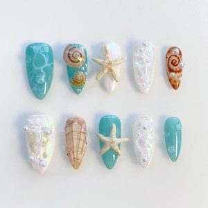 Benutzerdefinierte Sea Beach Press On Nails Lange Mandelnägel / 3D-Acrylnägel / Frühlings-Sommer-Ferienägel / Blaue Nägel / Perlennägel