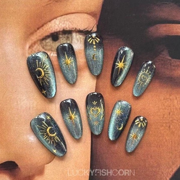 Ongles longs en amande Aura Black/ongles étoiles lune et soleil/ongles oeil de chat/ongles Aura/ongles gyaru/ongles gothiques/ongles noirs/ongles d'anniversaire