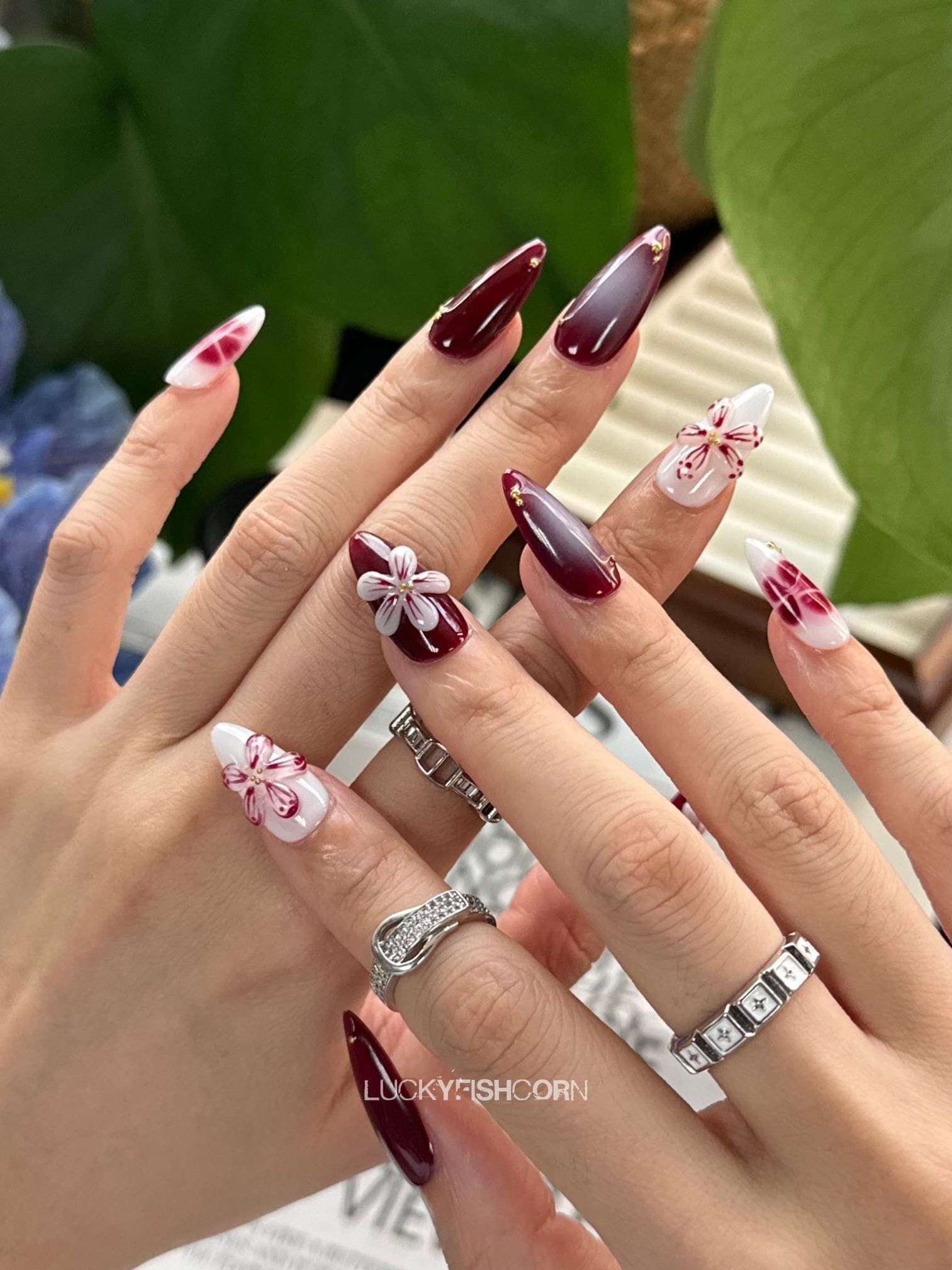Simple Elegant Maroon Nail Art for Fall