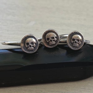 skull ring - tiny skull wax seal ring in sterling silver - memento mori wax seal jewelry