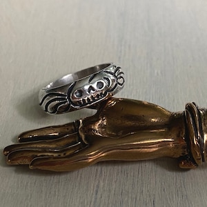 winged skull ring - sterling silver winged skull mourning band - memento mori jewelry