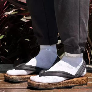Men&#39;s Japanese Geta Sandals – Anti-Slip Traditional Wooden Flip Flops | Handmade Tabi Shoes Tabi Socks