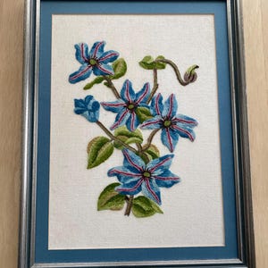 Vintage Hand bestickt Crewel, Wandkunst, blaue Blumen