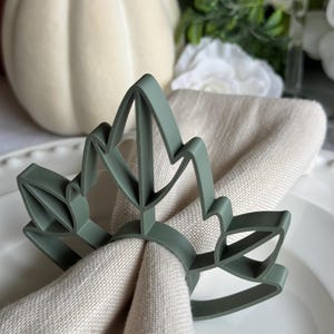 Maple Leaf Napkin Ring | Set of 4 or 8 | Modern Halloween Decor | Holiday Fall Table Decoration |