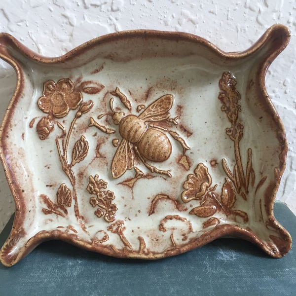 Abeille en céramique plat - abeille - porte-savon ou bibelot - poterie artisanale