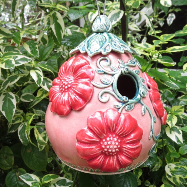 Birdhouse céramique rose, couvert de fleurs jardin Art poterie artisanale cadeau pour jardinier