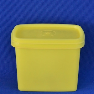 Vintage Tupperware Yellow Shelf Space Saver Storage Container #1243 with Lid #1244 - Kitchen Canister - Food Storage - Seal Tight Lid
