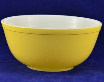 Mid-Century Town & Country Yellow Pyrex Mixing Bowl - #403 - Corning Opal Glass Ovenware - Nesting Serving Bowl - 2.5 Quart - Made In USA
