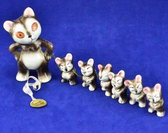 ヴィンテージ 磁器製 レッサーパンダの母熊と6匹の子熊の置物 - G
