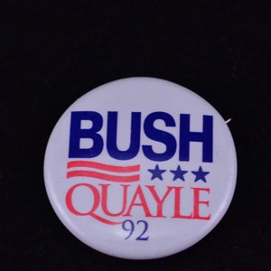 vintage 1992 Bush - Carte postale de campagne présidentielle de Quayle - George H.W. Bush - Dan Quayle - Épinglette de la campagne 1992 1 3/8 po.