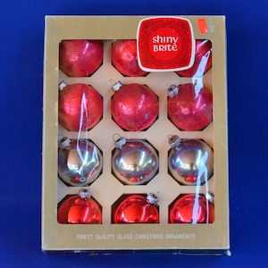 Shiny Brite Christmas Ornaments - Set of 12 Mercury Glass Ball Ornaments - Red Pebbled, Red & Ombre - American Made - 1960s Christmas Décor
